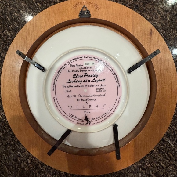 Elvis Presley Christmas at Graceland Plate in Frame - Picture 3 of 4